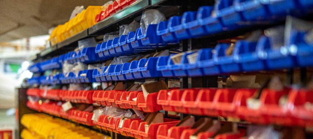 stock de repuestos organizado y efectivo